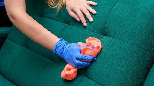 Как вернуть чистоту дивану: простые советы по уходу за обивкой