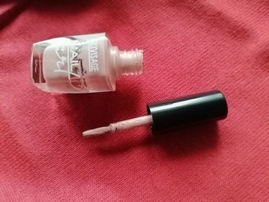 Эффективные способы удаления лака для ногтей с одежды без повреждения ткани