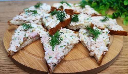 Сытные бутерброды с тунцом: оригинальный рецепт на любой случай