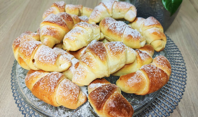 Вкусные рогалики с яблоками: простой рецепт для уютного завтрака