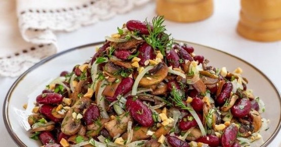 Легкий и вкусный салат с фасолью и шампиньонами для летнего стола