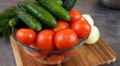 Заготовки на зиму: секреты вкусного салата из помидоров и огурцов