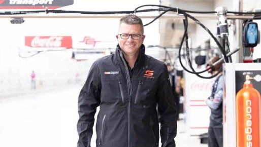 Гарт Тандер завершает карьеру в Supercars, оставляя след в истории автоспорта