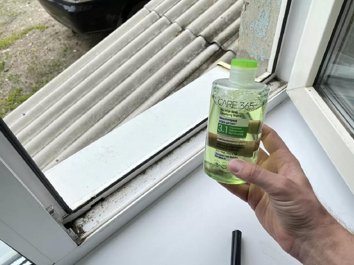 Как вернуть белизну пластиковым окнам с помощью мицеллярной воды