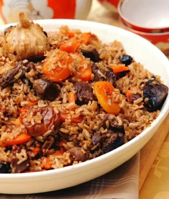 Узбекский плов с бараниной и сухофруктами: секреты приготовления традиционного блюда