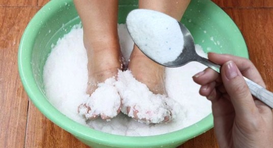 Эффективные ванночки для ног: как сода творит чудеса