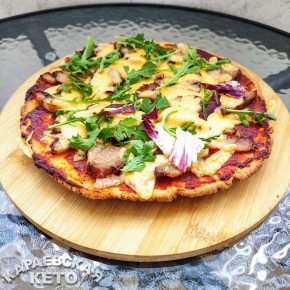 Кето-деликатесы для истинных гурманов: пицца и мясной пирог из творожного теста