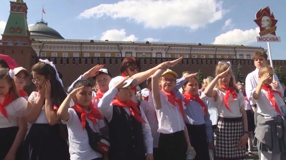 Их бессменный девиз: "Будь готов! Всегда готов!": сегодня - День пионерии