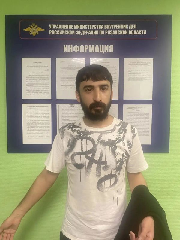 Рязанские полицейские депортировали из России 3 судимых иностранцев Рязанские полицейские депортировали из России 3 судимых иностранцев