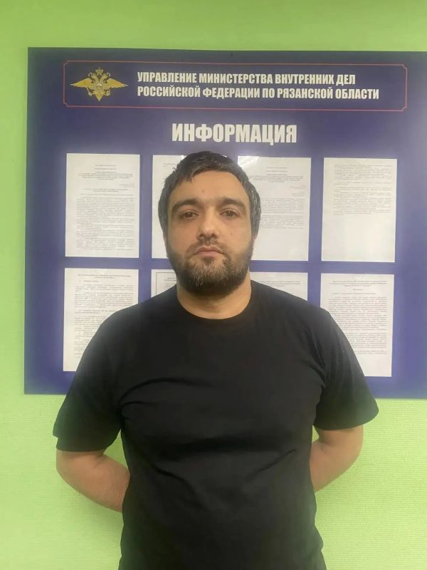 Рязанские полицейские депортировали из России 3 судимых иностранцев Рязанские полицейские депортировали из России 3 судимых иностранцев