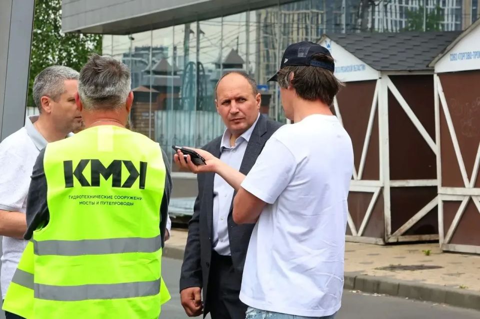 Заместитель главы администрации Рязани Михаил Давыдов проверил, как в городе ремонтируют дороги и обновляют общественные пространства Заместитель главы администрации Рязани Михаил Давыдов проверил, как в городе ремонтируют дороги и обновляют общественные пространства
