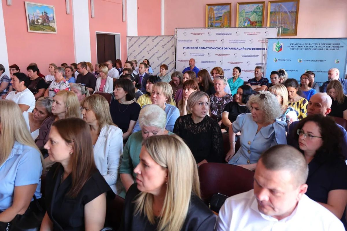Сотрудников рязанского отделения «Почты России» поздравили с профессиональным праздником Сотрудников рязанского отделения «Почты России» поздравили с профессиональным праздником
