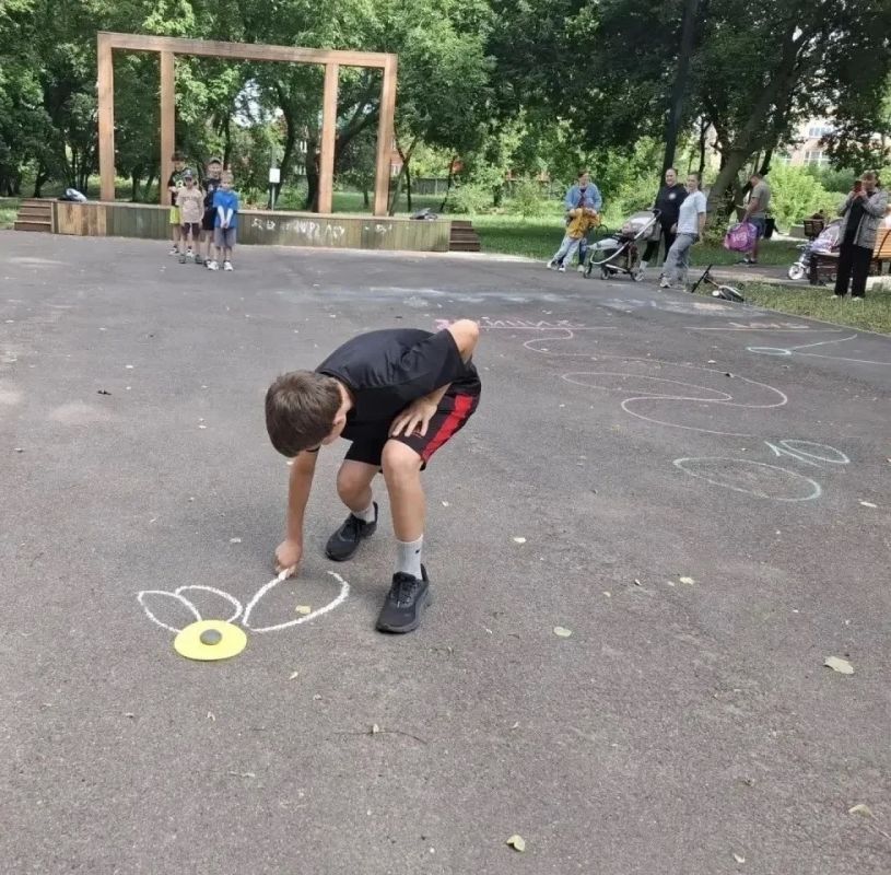 В День семьи, любви и верности для детей провели игры и викторины В День семьи, любви и верности для детей провели игры и викторины