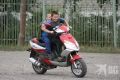 «Врезаются в столбы, машины и прохожих…» О подростках на мототранспорте в Рязани высказался врач