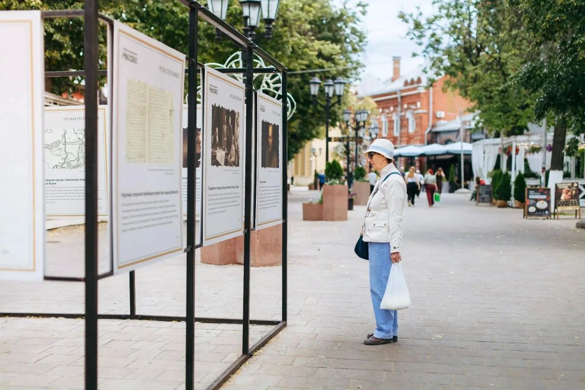 Великие открытия — в центре Рязани: в регионе продолжает работу уличная выставка о путешественниках Великие открытия — в центре Рязани: в регионе продолжает работу уличная выставка о путешественниках