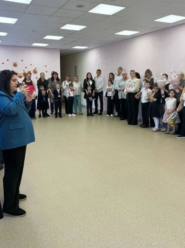 Полицейские и общественники поздравляют школьников Октябрьского района Рязани с Днем знаний Полицейские и общественники поздравляют школьников Октябрьского района Рязани с Днем знаний