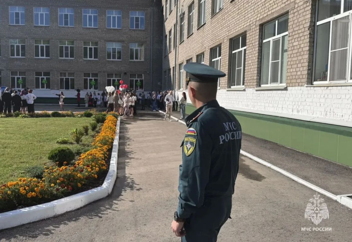 На контроле Главного управления — сотрудники ведомства провели дежурства в школах Рязанской области На контроле Главного управления — сотрудники ведомства провели дежурства в школах Рязанской области