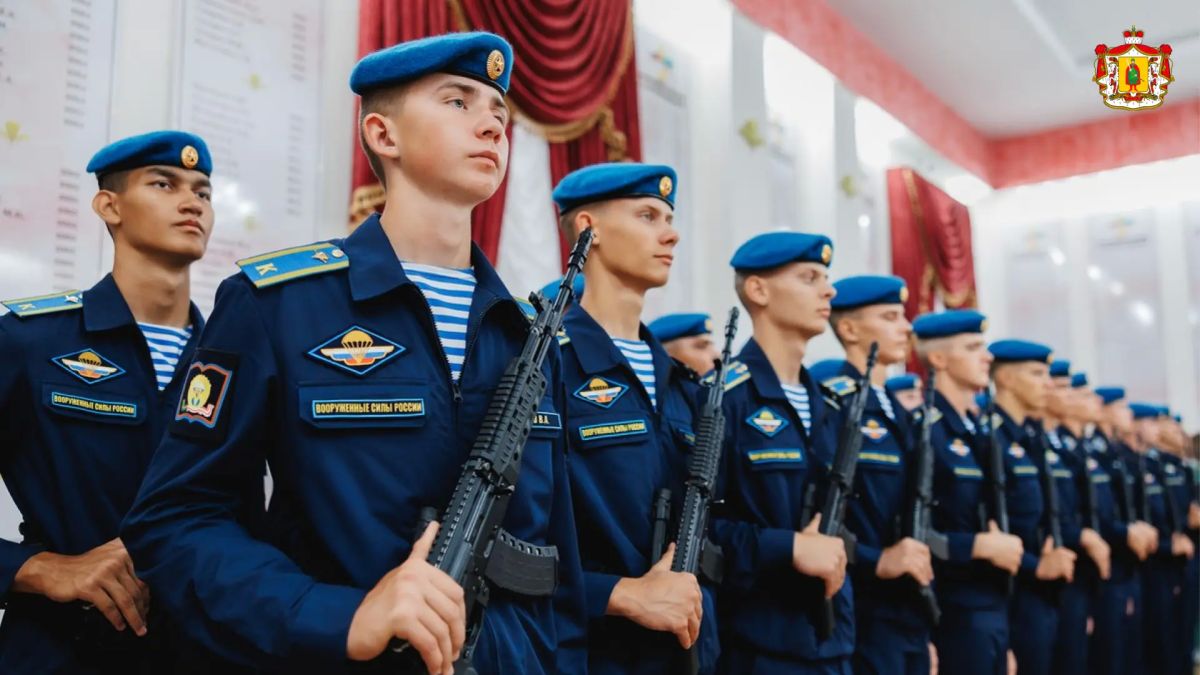 Губернатор Рязанской области Павел Малков принял участие в торжественной церемонии приведения к Военной присяге Губернатор Рязанской области Павел Малков принял участие в торжественной церемонии приведения к Военной присяге