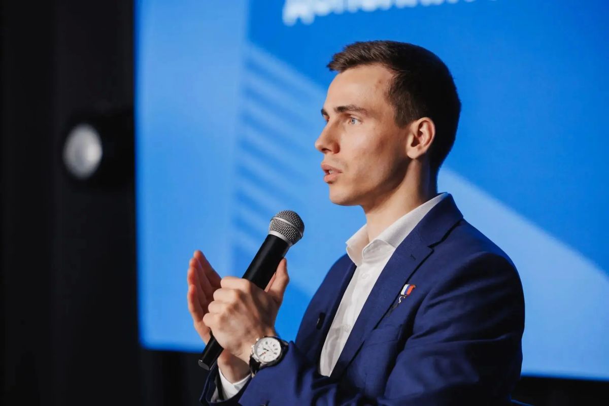 Павел Малков: Вместе с Владиславом Головиным встретились с молодыми педагогами в Доме молодёжи Павел Малков: Вместе с Владиславом Головиным встретились с молодыми педагогами в Доме молодёжи