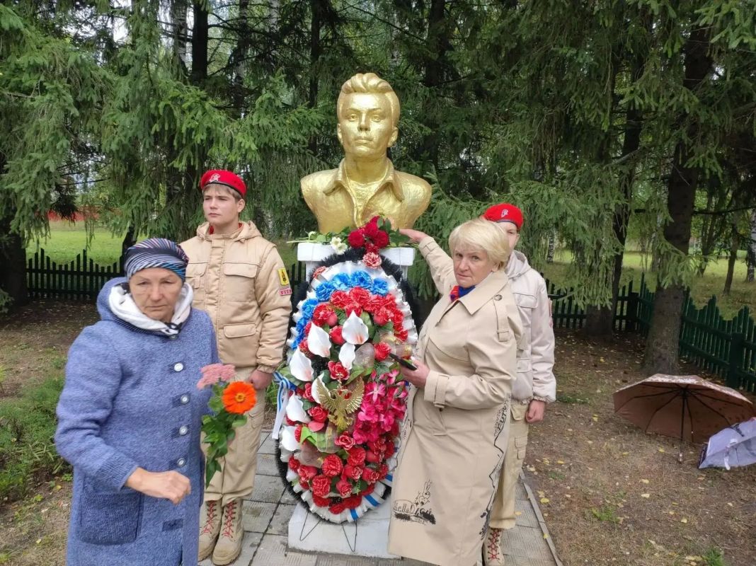 В селе Ольхи Шацкого муниципального округа почтили память мологвардейца, Героя Советского Союза Ивана Александровича Земнухова В селе Ольхи Шацкого муниципального округа почтили память мологвардейца, Героя Советского Союза Ивана Александровича Земнухова