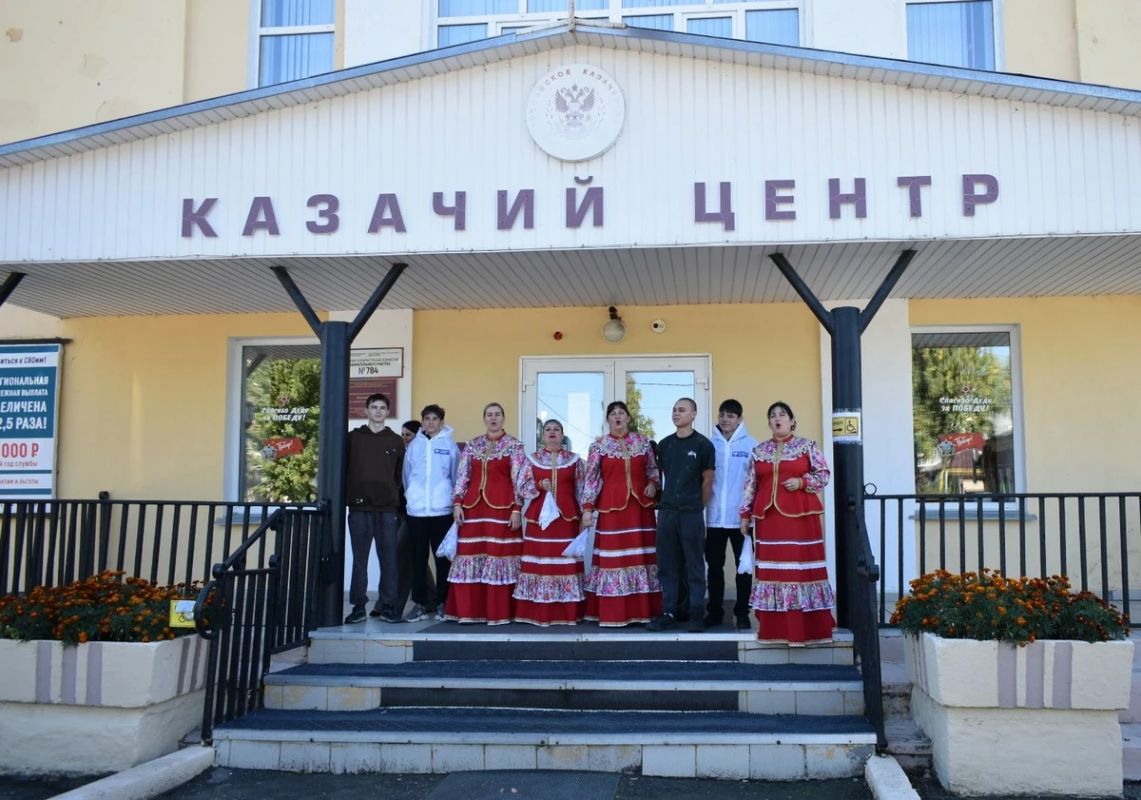 Избирательный участок № 784, расположенный в Казачьем центре в Шацке, в первый день стал не только местом для голосования, но и площадкой для праздничного концерта «В гостях у казачек» Избирательный участок № 784, расположенный в Казачьем центре в Шацке, в первый день стал не только местом для голосования, но и площадкой для праздничного концерта «В гостях у казачек»