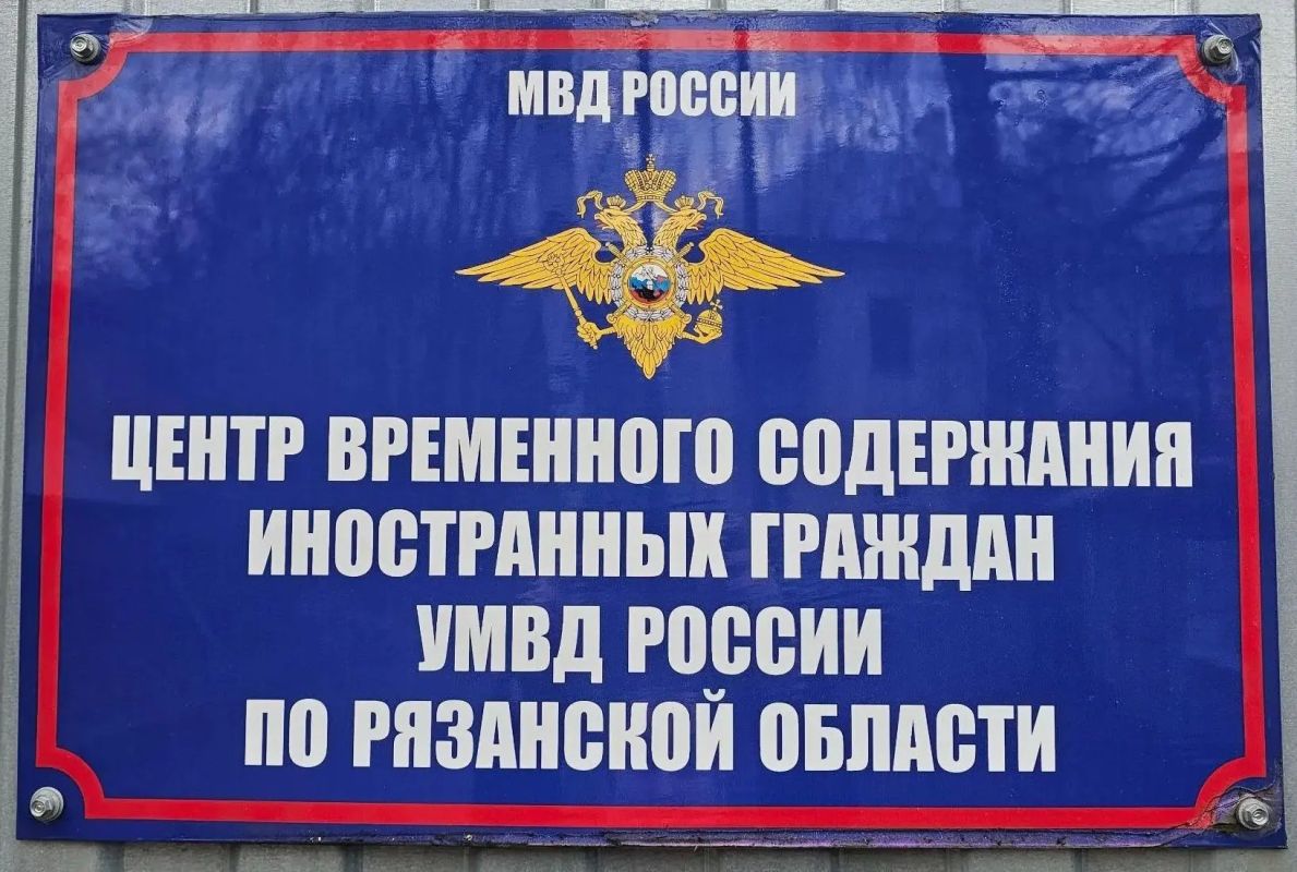 Рязанские полицейские отправили на родину 4 иностранных граждан, преступивших закон Рязанские полицейские отправили на родину 4 иностранных граждан, преступивших закон