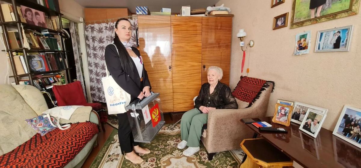 Ветеран Великой Отечественной войны Галина Соболева проголосовала на дому Ветеран Великой Отечественной войны Галина Соболева проголосовала на дому