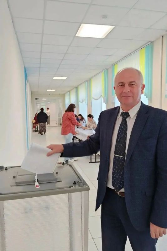 Руководители исполнительных органов власти региона также приняли участие в голосовании на выборах в Государственную Думу девятого созыва. Руководители исполнительных органов власти региона также приняли участие в голосовании на выборах в Государственную Думу девятого созыва.