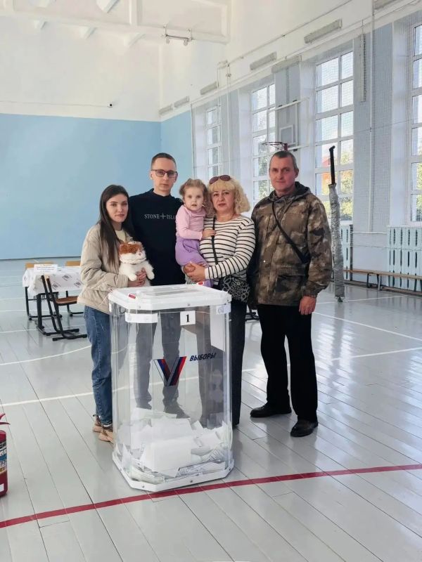 Голосуем всей семьей — создаем будущее вместе! Голосуем всей семьей — создаем будущее вместе!