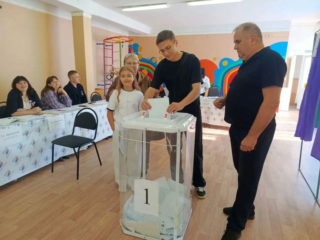 Голосуем всей семьей — создаем будущее вместе! Голосуем всей семьей — создаем будущее вместе!