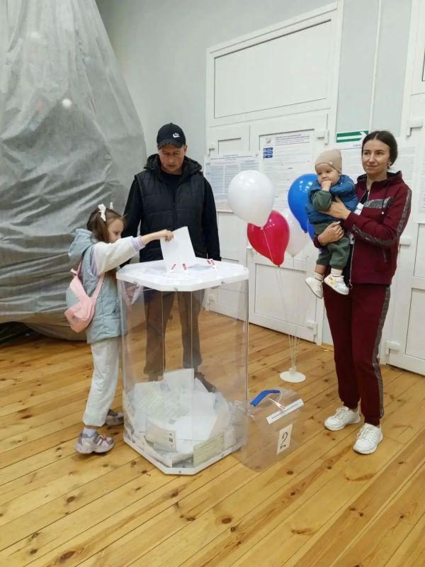 Голосуем всей семьей — создаем будущее вместе! Голосуем всей семьей — создаем будущее вместе!