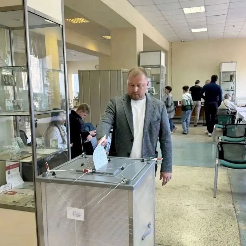 Руководители исполнительных органов власти региона также приняли участие в голосовании на выборах в Государственную Думу девятого созыва. Руководители исполнительных органов власти региона также приняли участие в голосовании на выборах в Государственную Думу девятого созыва.