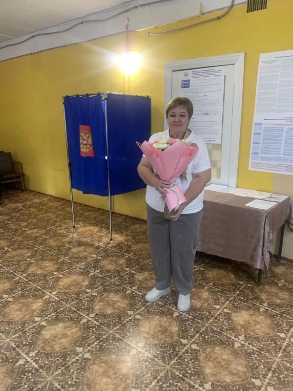 В дни голосования на участках кипит работа: списки избирателей, бюллетени, постоянный поток людей В дни голосования на участках кипит работа: списки избирателей, бюллетени, постоянный поток людей