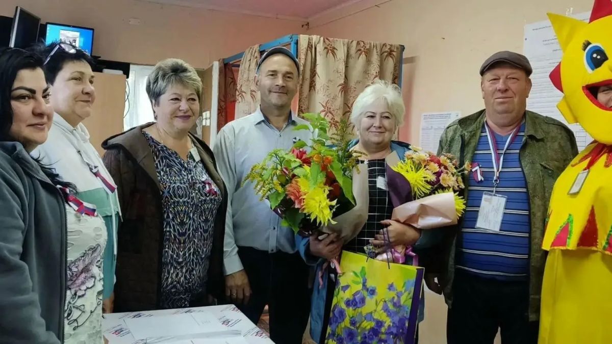 В дни голосования на участках кипит работа: списки избирателей, бюллетени, постоянный поток людей В дни голосования на участках кипит работа: списки избирателей, бюллетени, постоянный поток людей