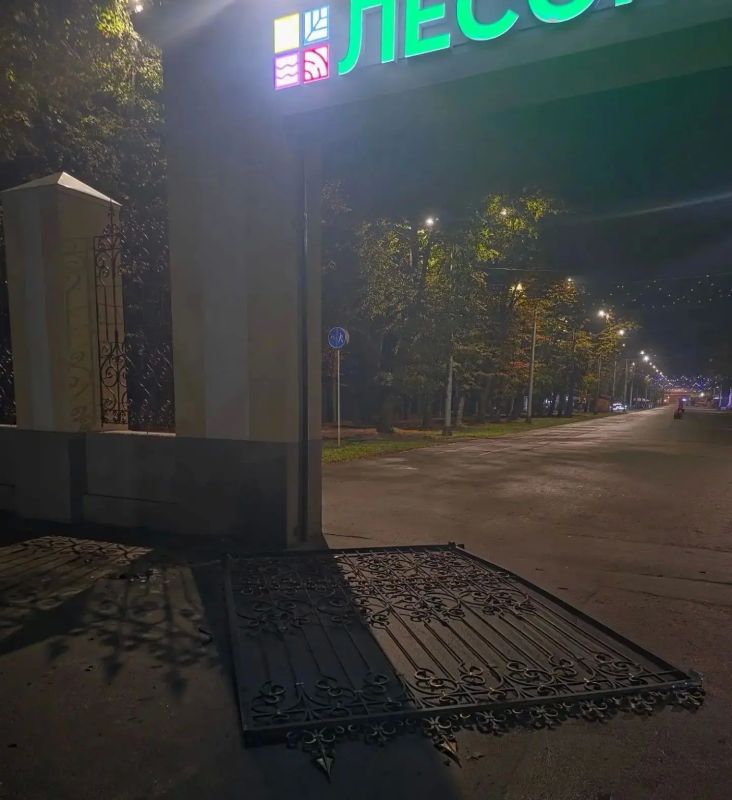 Вандализм в Лесопарке: последствия устранены, горожан призывают бережно относиться к общественным пространствам Вандализм в Лесопарке: последствия устранены, горожан призывают бережно относиться к общественным пространствам