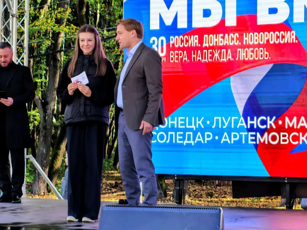 В Рязанском Лесопарке торжественно отметили День воссоединения Донбасса и Новороссии с Россией В Рязанском Лесопарке торжественно отметили День воссоединения Донбасса и Новороссии с Россией