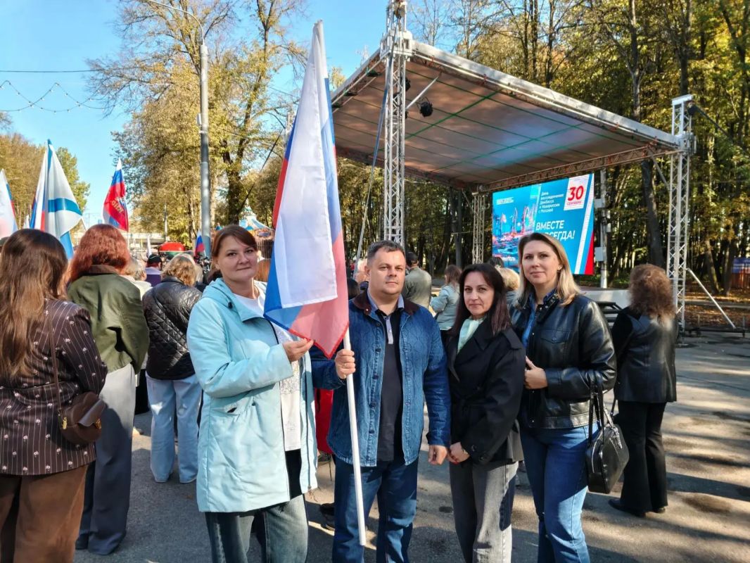 В Рязанском Лесопарке торжественно отметили День воссоединения Донбасса и Новороссии с Россией В Рязанском Лесопарке торжественно отметили День воссоединения Донбасса и Новороссии с Россией