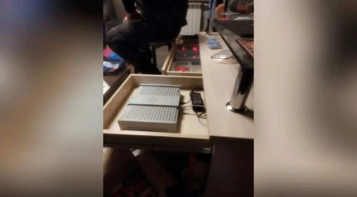 В Рязани выявлена и ликвидирована подпольная АТС дистанционных мошенников В Рязани выявлена и ликвидирована подпольная АТС дистанционных мошенников