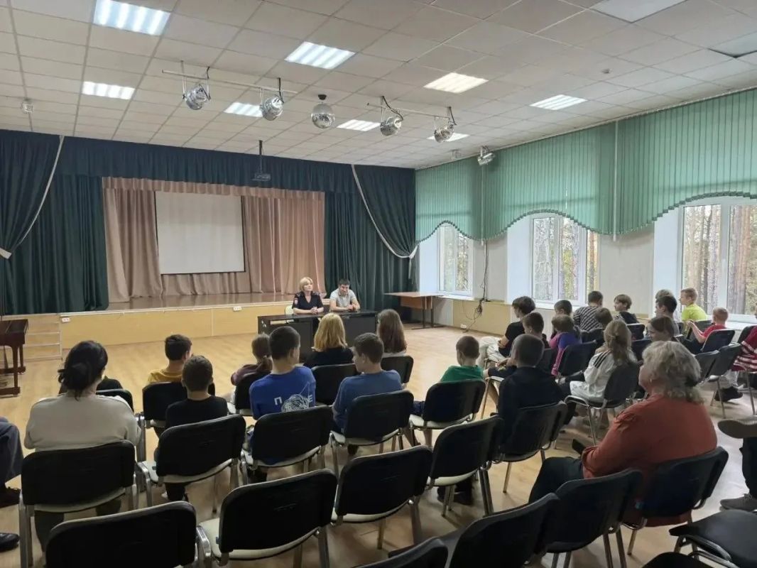 В рамках акции «Правосознание» сотрудники полиции провели родительские собрание в образовательных организациях города Рязани В рамках акции «Правосознание» сотрудники полиции провели родительские собрание в образовательных организациях города Рязани