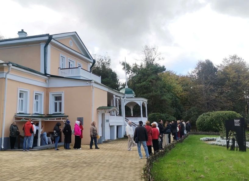 В Государственном музее-заповеднике С.А. Есенина в Константинове прошел традиционный Всероссийский есенинский праздник поэзии «В единстве слова и души», приуроченный к 131 годовщине со дня рождения выдающегося русского поэта... В Государственном музее-заповеднике С.А. Есенина в Константинове прошел традиционный Всероссийский есенинский праздник поэзии «В единстве слова и души», приуроченный к 131 годовщине со дня рождения выдающегося русского поэта...