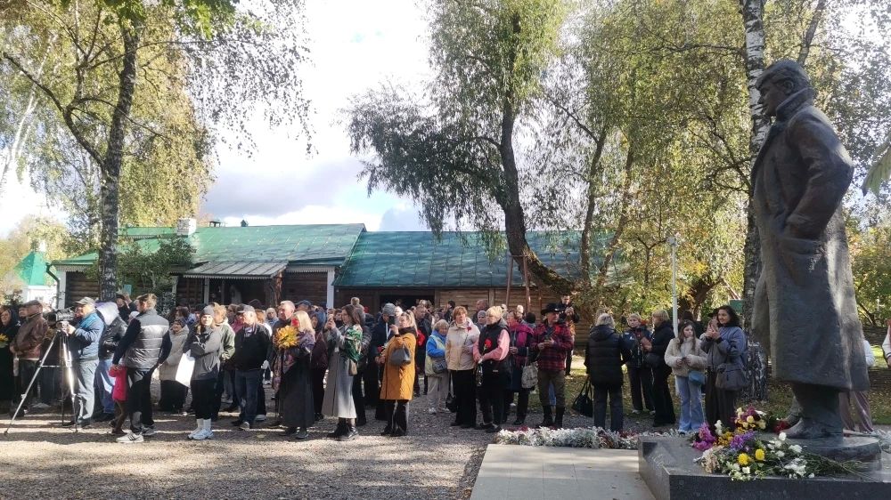 В Государственном музее-заповеднике С.А. Есенина в Константинове прошел традиционный Всероссийский есенинский праздник поэзии «В единстве слова и души», приуроченный к 131 годовщине со дня рождения выдающегося русского поэта...