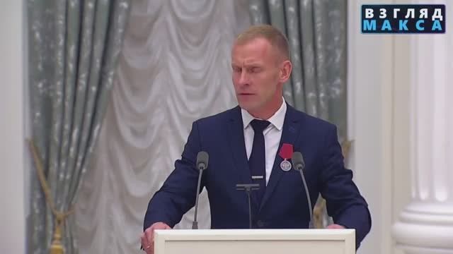 Владимир Путин в День учителя вручил в Екатерининском зале Кремля государственные награды педагогам и наставникам участников специальной военной операции