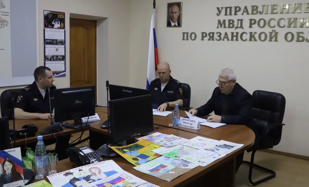На заседании Президиума Общественного совета при УМВД по Рязанской области определили победителей конкурса «Мои родители работают в полиции» На заседании Президиума Общественного совета при УМВД по Рязанской области определили победителей конкурса «Мои родители работают в полиции»