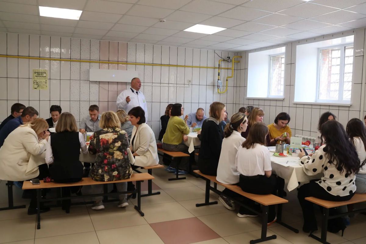 В Рязани прошла дегустация блюд школьного питания В Рязани прошла дегустация блюд школьного питания