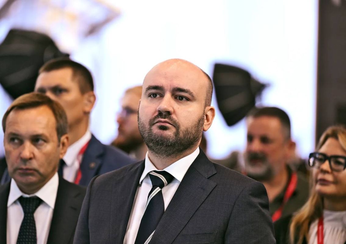Администрация, отмена. Губернатор попросил отменить назначение Вячеслава Суслина на пост главы Кировского района Самары Губернатор Самарской области Вячеслав Федорищев попросил Ивана Носкова отменить назначение Вячеслава...