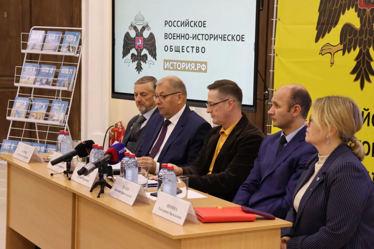 В областном центре обсудили создание единых учебников по истории и обществознанию