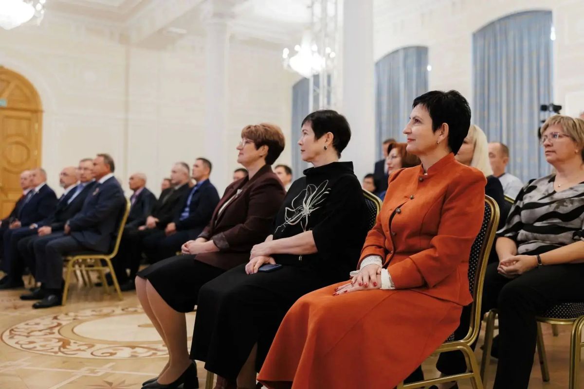 Павел Малков: Вместе с министром сельского хозяйства России Оксаной Николаевной Лут вручили награды нашим аграриям Павел Малков: Вместе с министром сельского хозяйства России Оксаной Николаевной Лут вручили награды нашим аграриям