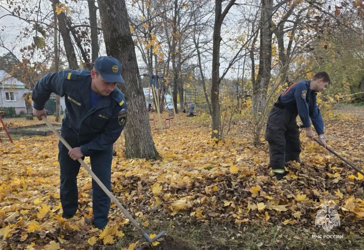 Сотрудники Главного управления МЧС России по Рязанкой области приняли участие в месячнике по благоустройству территорий Сотрудники Главного управления МЧС России по Рязанкой области приняли участие в месячнике по благоустройству территорий