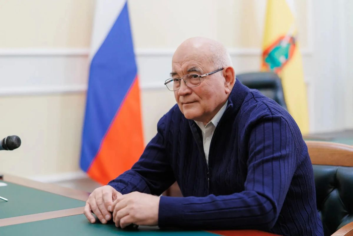 Павел Малков: Валентин Александрович пришёл на приём с вопросом, когда будет достроена поликлиника в Дашково-Песочне Павел Малков: Валентин Александрович пришёл на приём с вопросом, когда будет достроена поликлиника в Дашково-Песочне