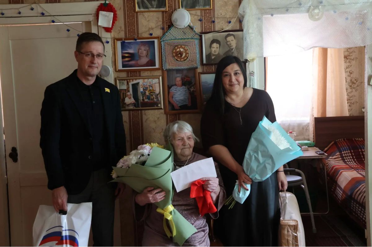 100-летний юбилей отметила труженица тыла Мария Борисовна Власова 100-летний юбилей отметила труженица тыла Мария Борисовна Власова